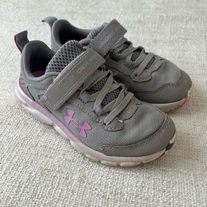 🆕EUC: Girls Under Armour Preschool Assert Sneakers, Size 12